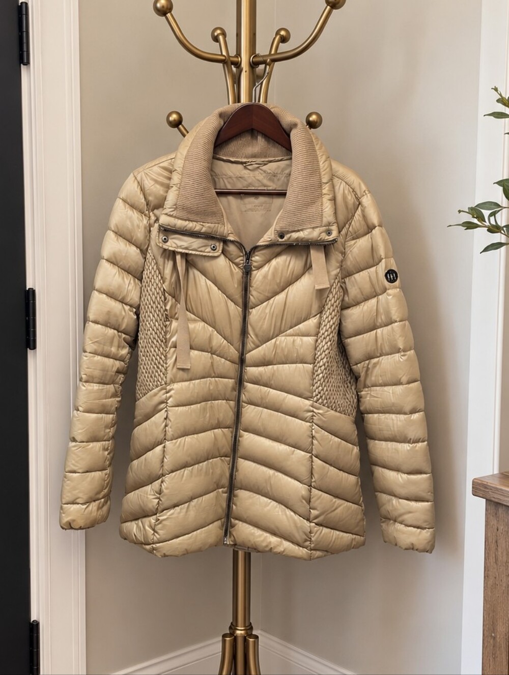 BERNARNDO  EcoPlume Packable Performance Jacket. Puffer Coat.